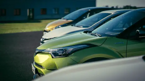 EV vs Hybrid: Which Is the Better Choice for You in 2025?